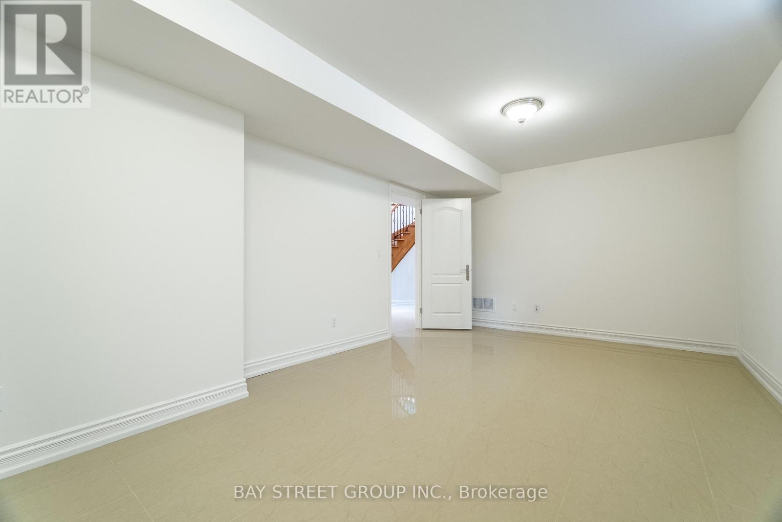 24 MURRAY AVENUE - 31