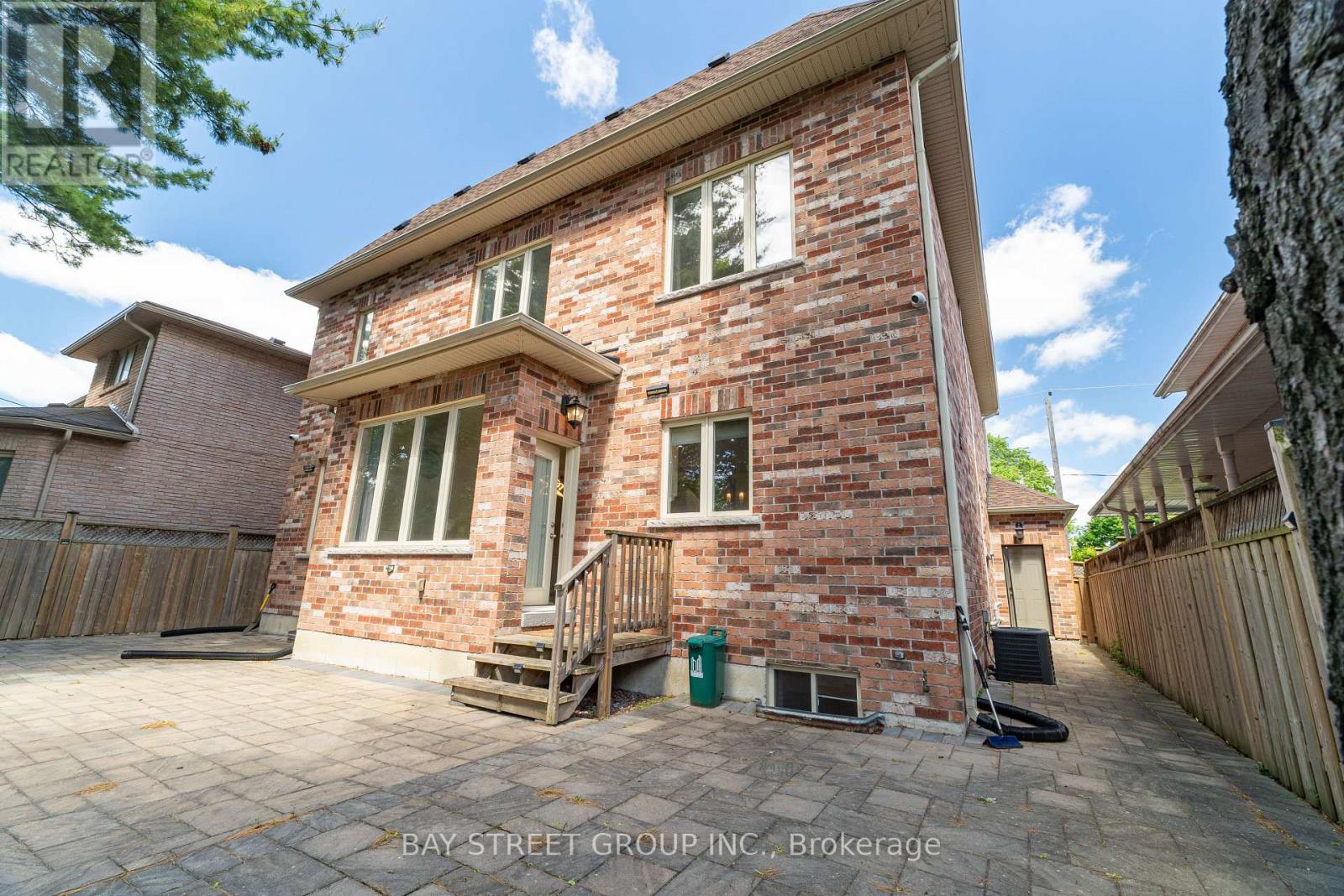 24 MURRAY AVENUE - 36
