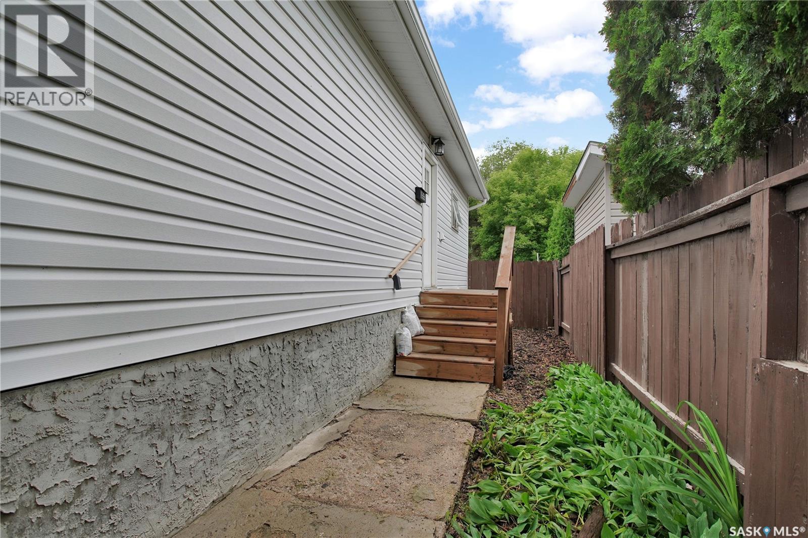 2524 Kelvin AVENUE - 26