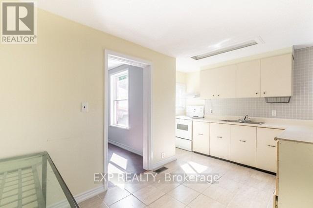99 SANFORD AVENUE N - Image 9