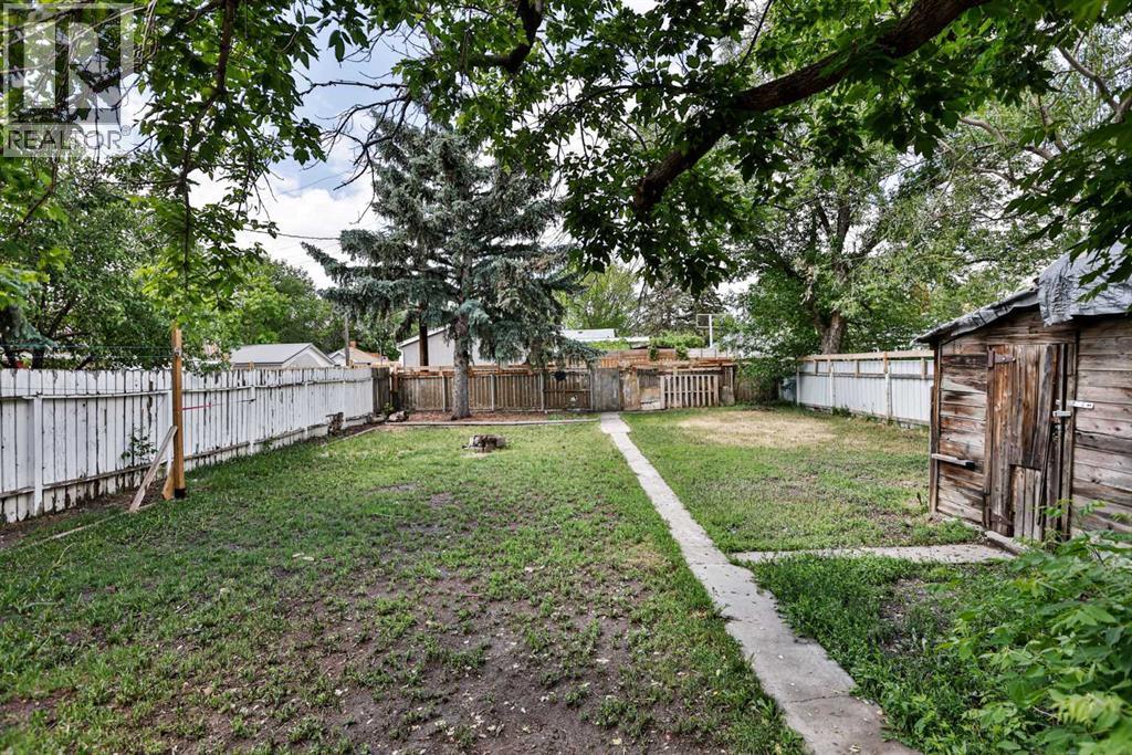 318 16 Street N - 14