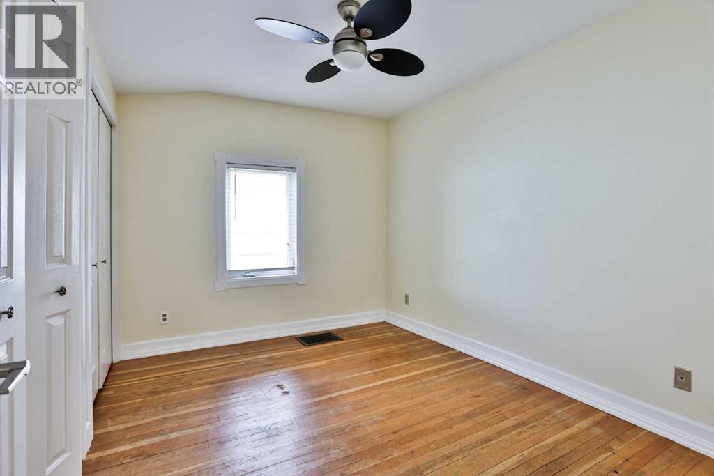 318 16 Street N - 11