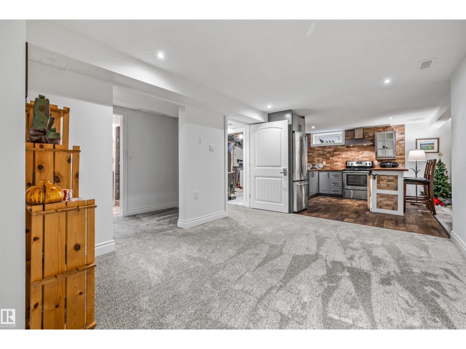 9438 89 ST — photo 35