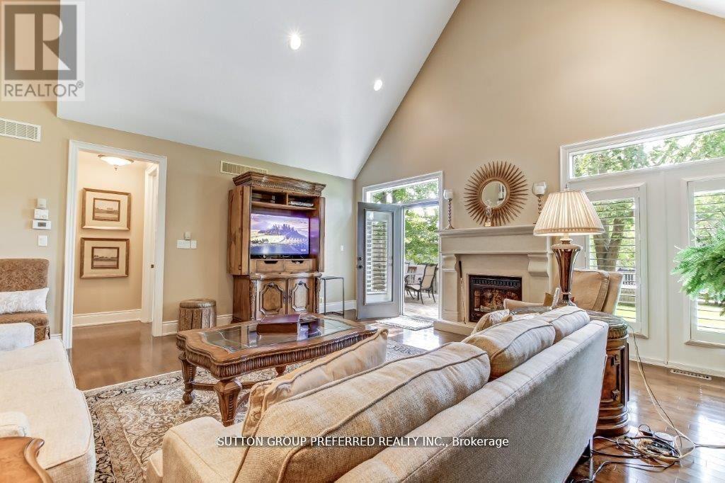 #23 124 NORTH CENTRE ROAD - 12