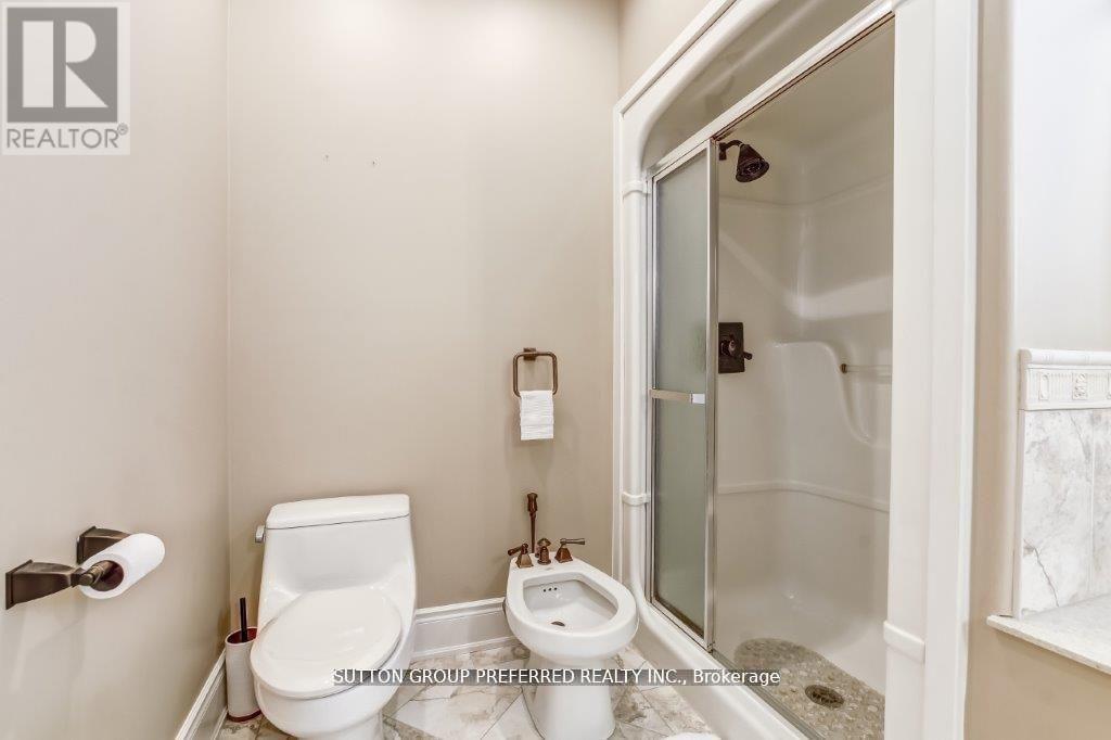 #23 124 NORTH CENTRE ROAD - 22
