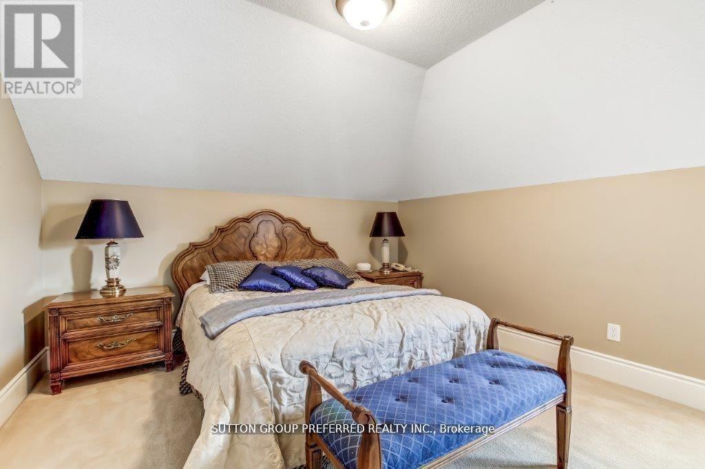 #23 124 NORTH CENTRE ROAD - 25