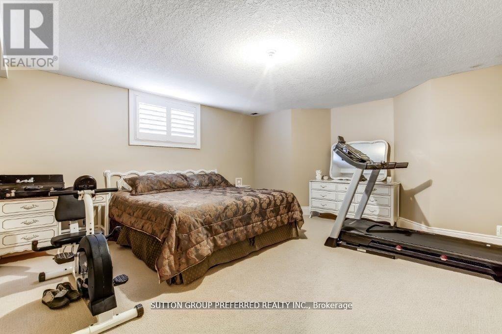 #23 124 NORTH CENTRE ROAD - 32