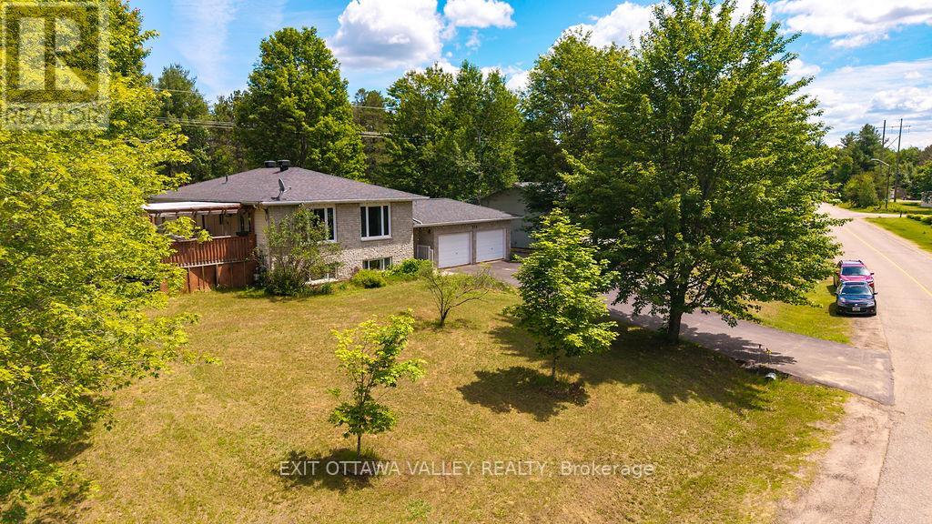 4 Bed, 2 Bath House for Sale in Petawawa – 314 CARLA STREET, Petawawa – MLS# X13522768 - Image 2