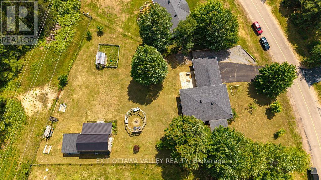 4 Bed, 2 Bath House for Sale in Petawawa – 314 CARLA STREET, Petawawa – MLS# X13522768 - Image 4