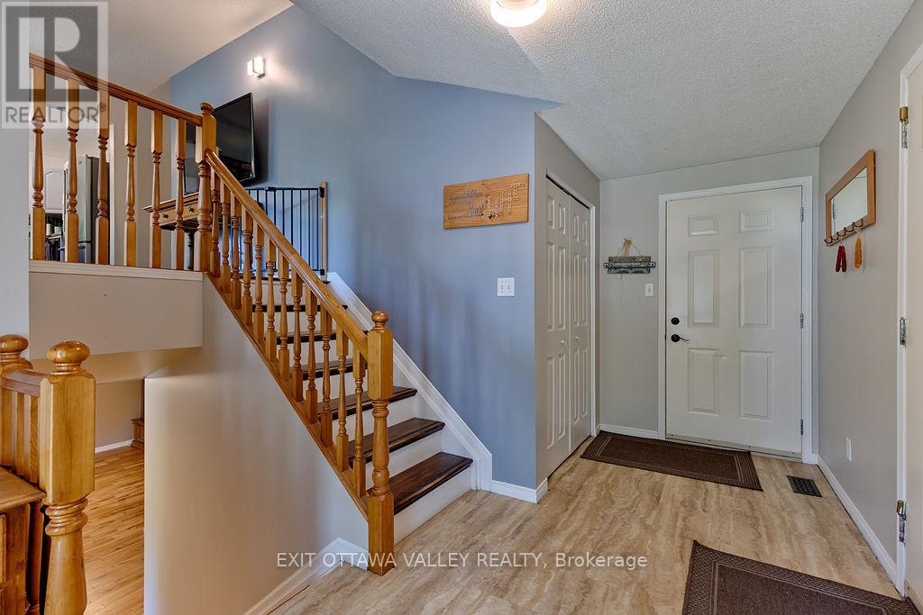 4 Bed, 2 Bath House for Sale in Petawawa – 314 CARLA STREET, Petawawa – MLS# X13522768 - Image 8