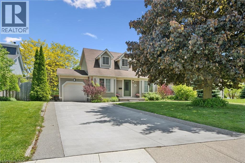 52 STIRLING MACGREGOR Drive - 1