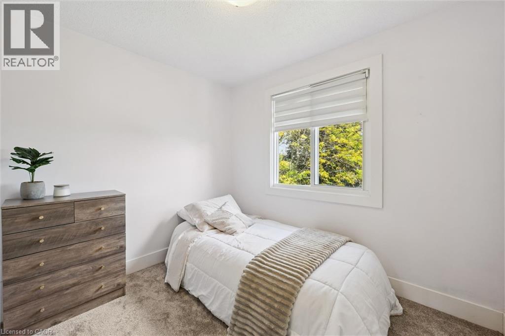 52 STIRLING MACGREGOR Drive - 22