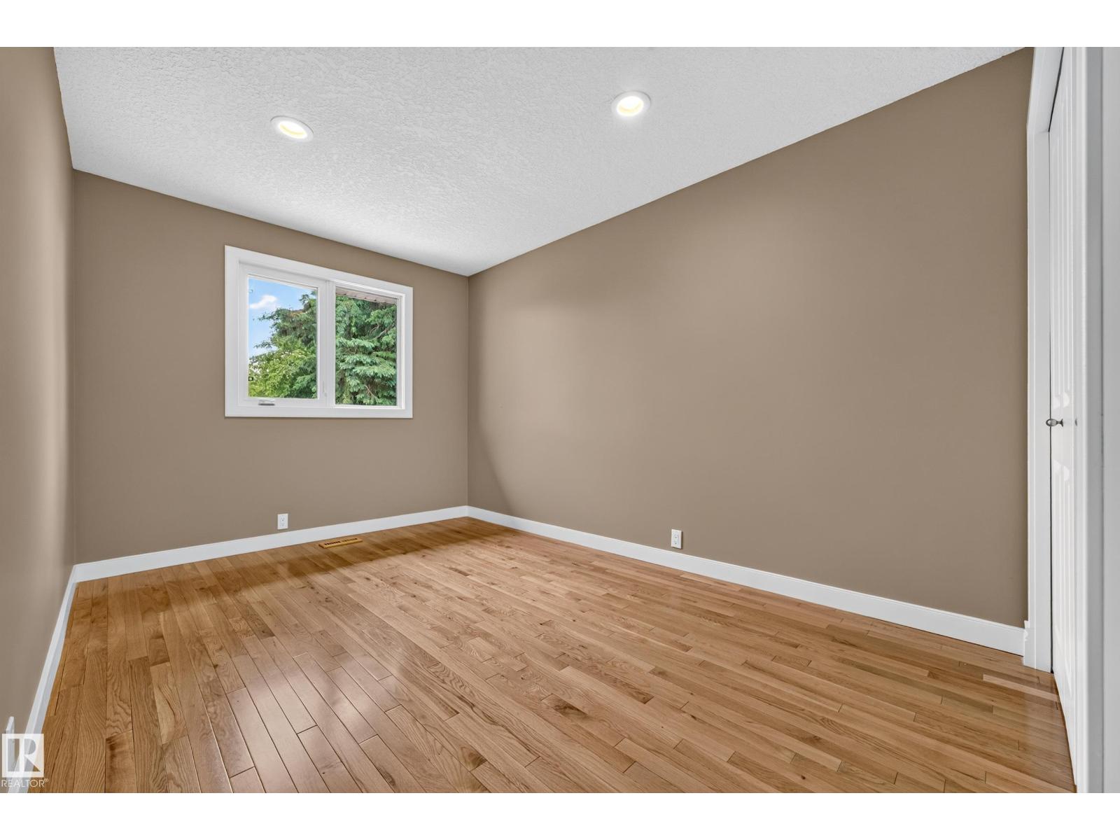 12819 45 ST NW - 26
