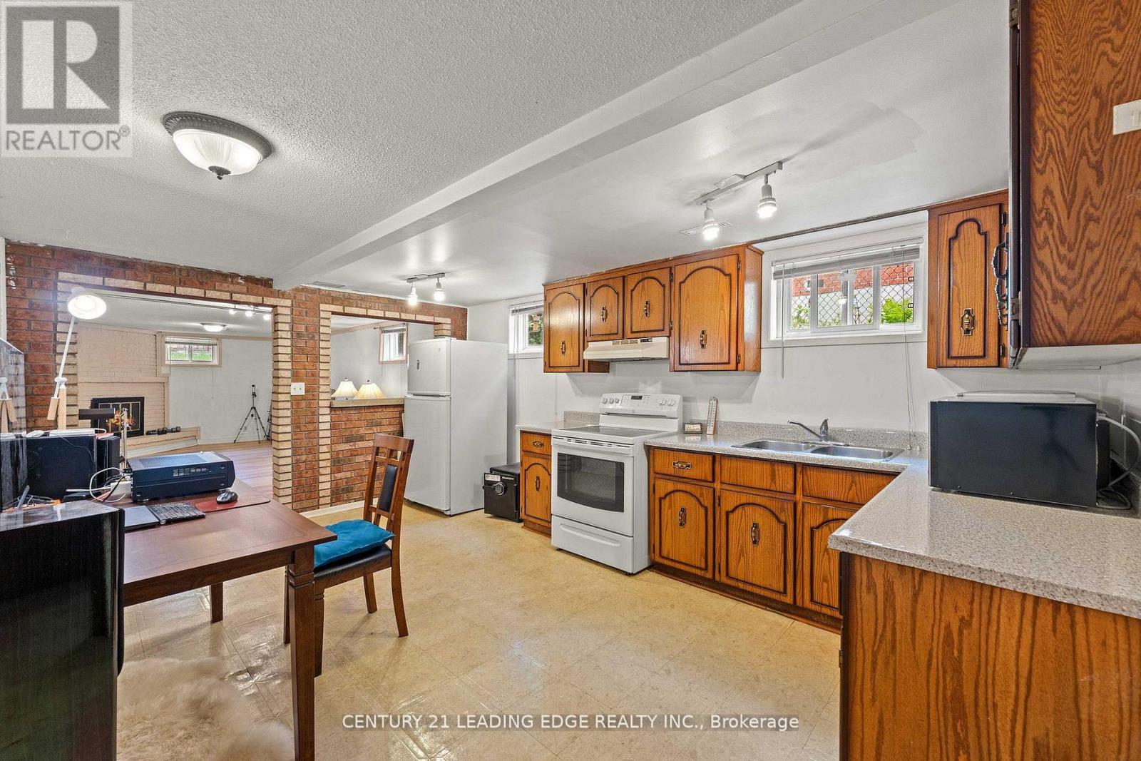 881 BLAIRHOLM AVENUE - 40