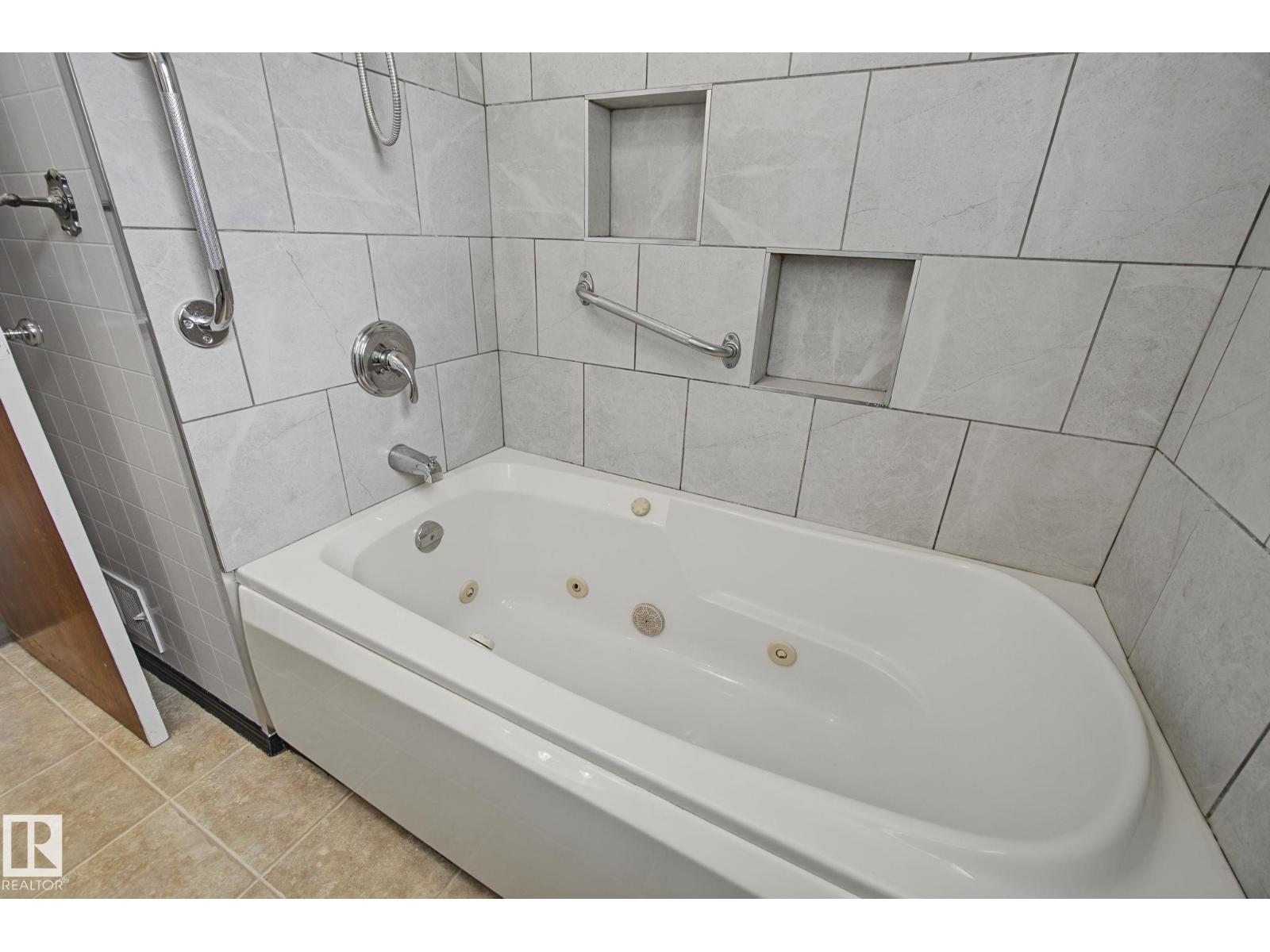 9545 65 AV NW — photo 21