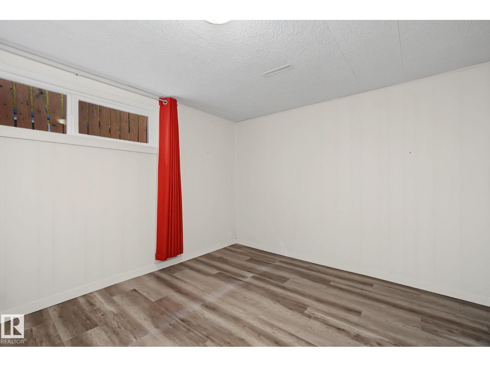 9545 65 AV NW — photo 35