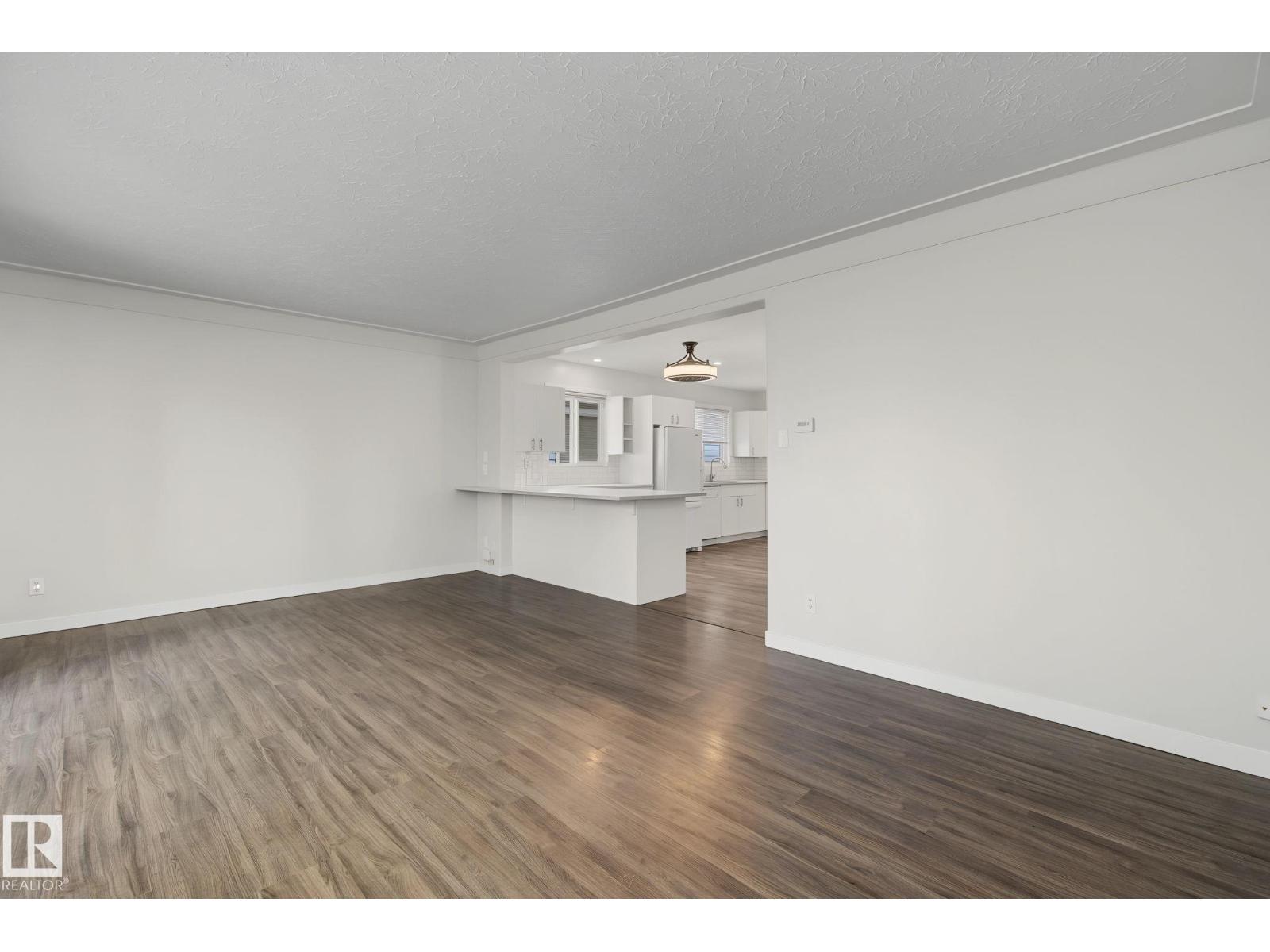 9545 65 AV NW - photo 4