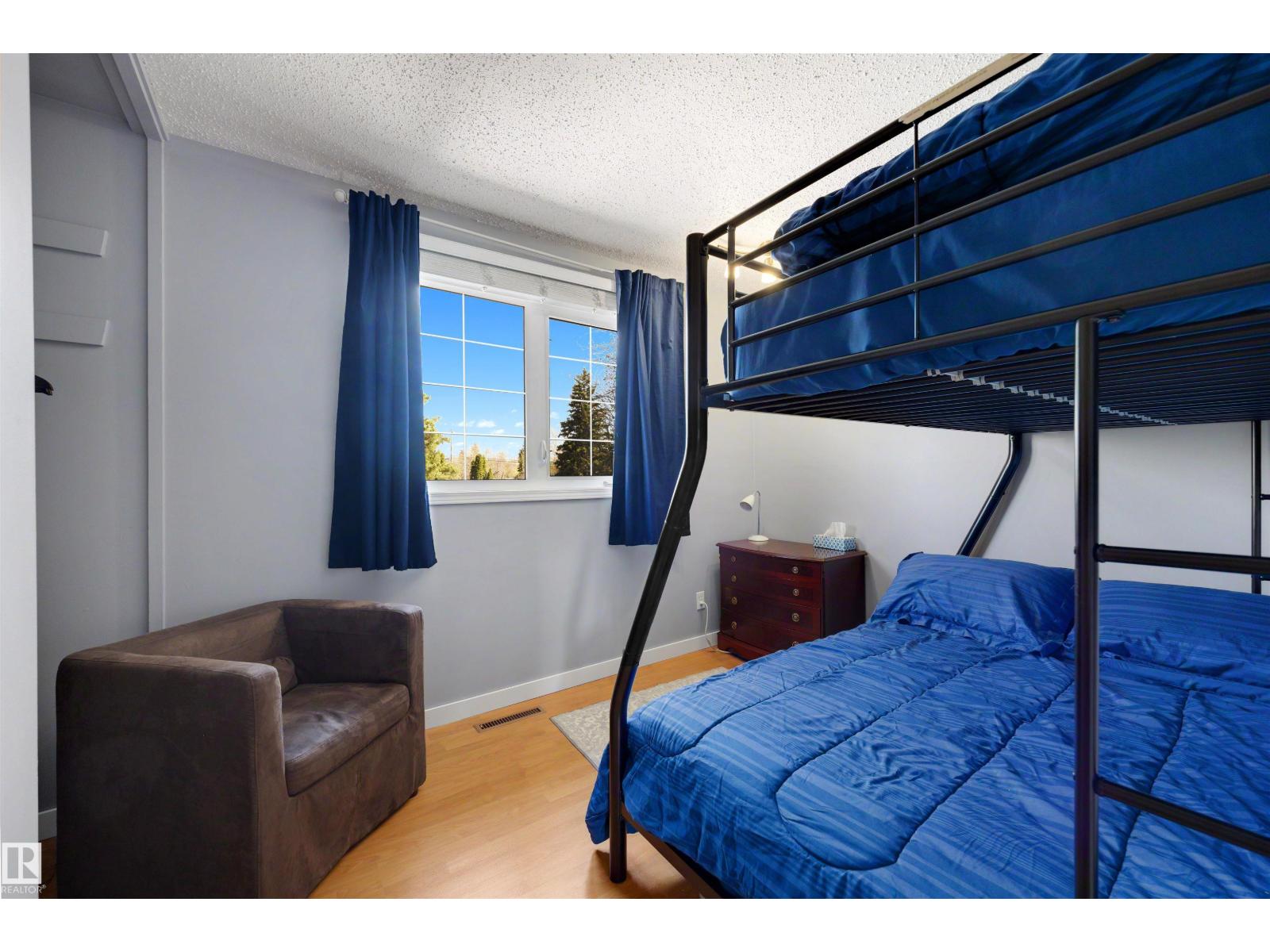 8 GARLAND PL - 29