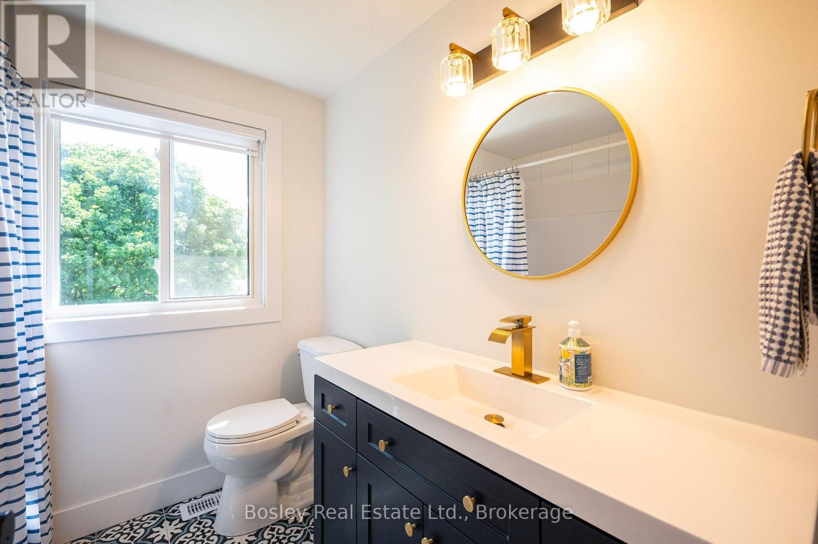 52 STIRLING MACGREGOR DRIVE - 25