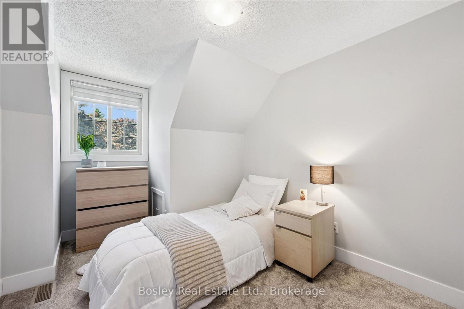 52 STIRLING MACGREGOR DRIVE - 21