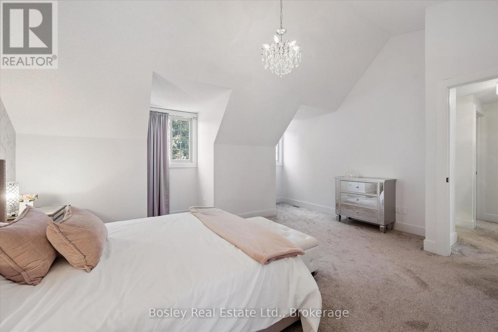 52 STIRLING MACGREGOR DRIVE - 18