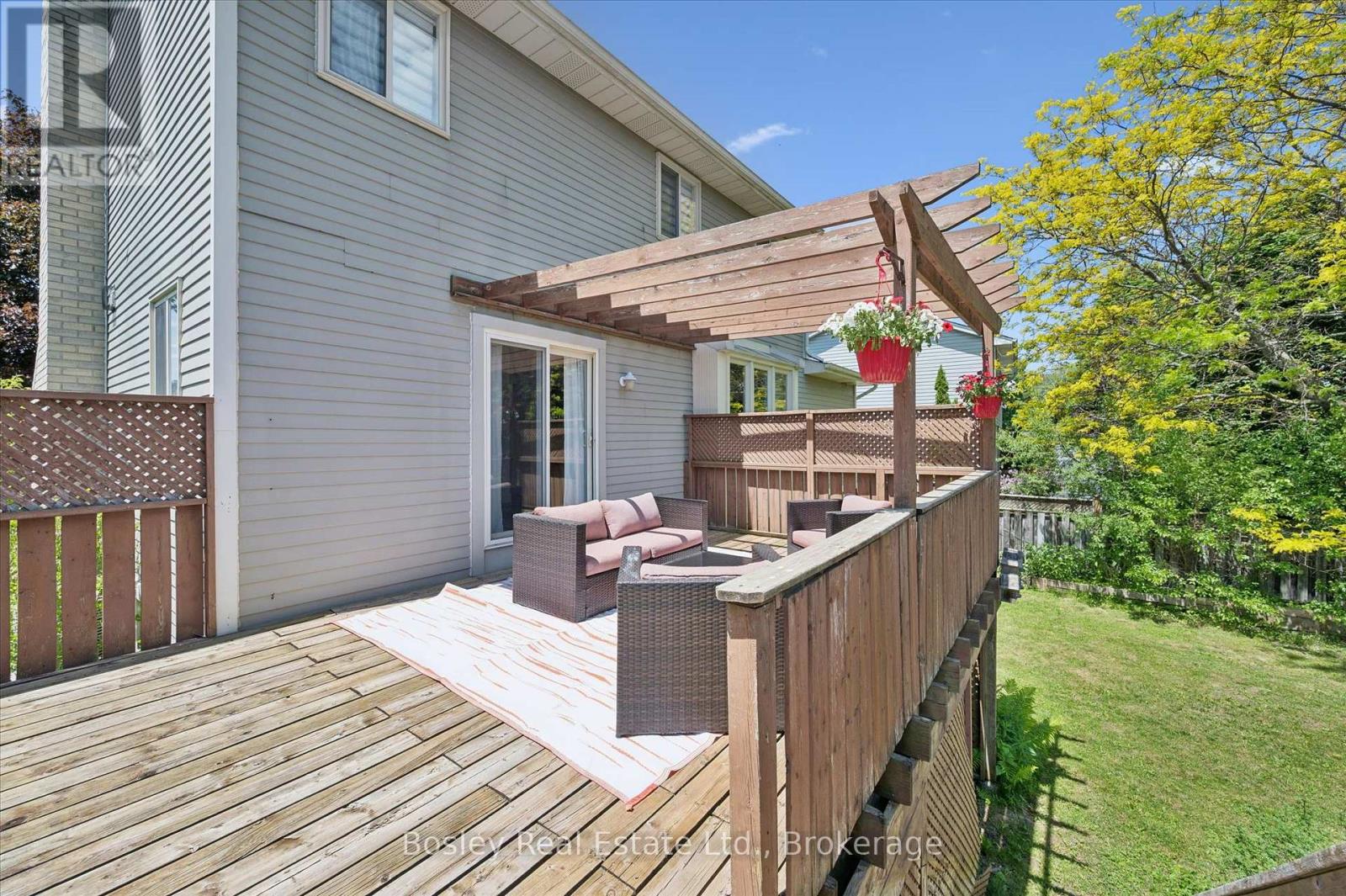 52 STIRLING MACGREGOR DRIVE - 33