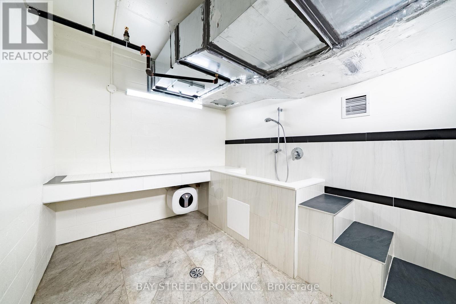 #208 365 BEECH AVENUE - 38