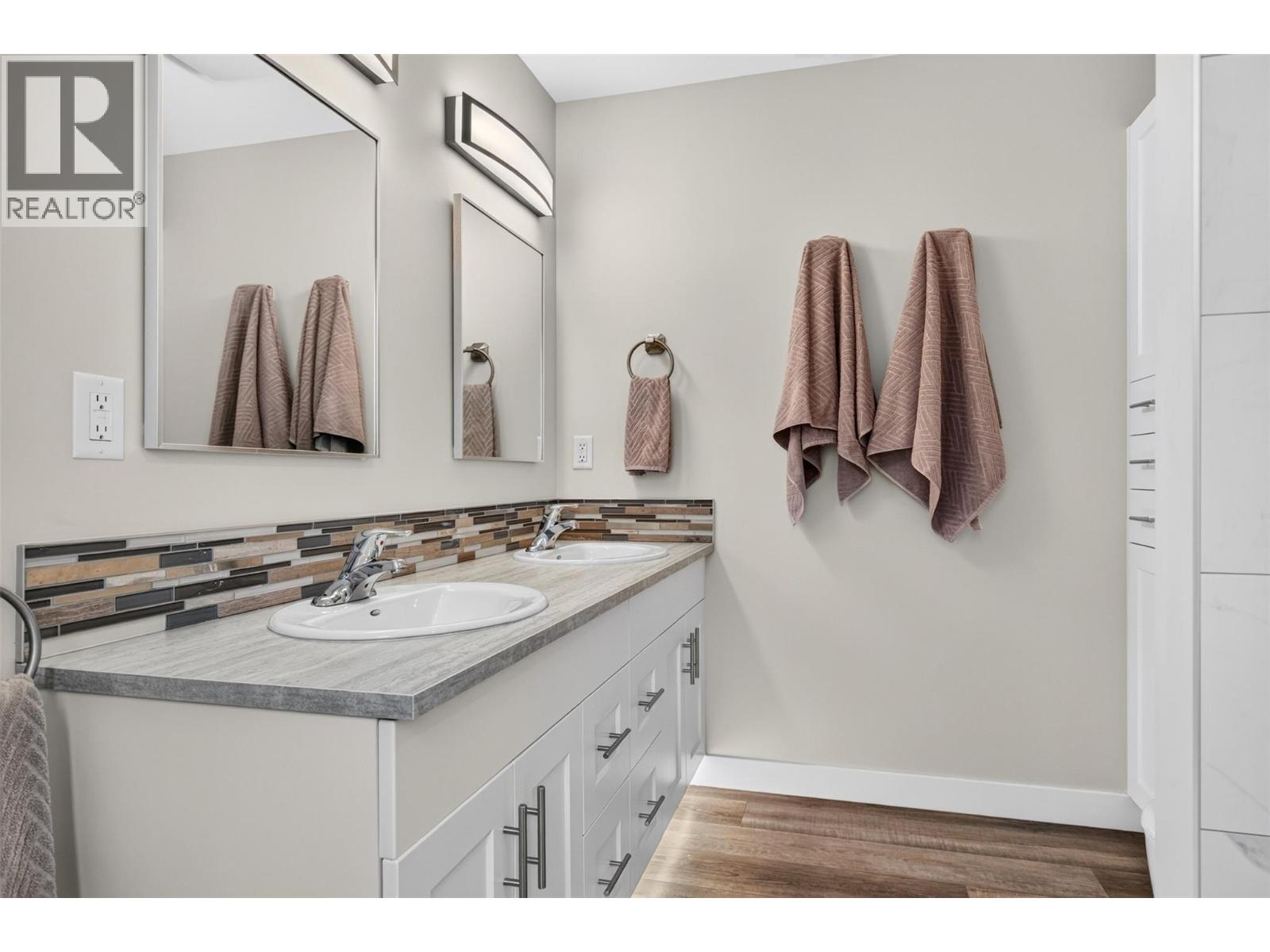  1077 Cascade Place, Kelowna