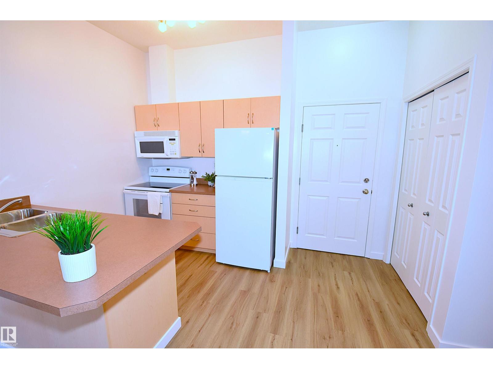#103 4310 33 ST - 10