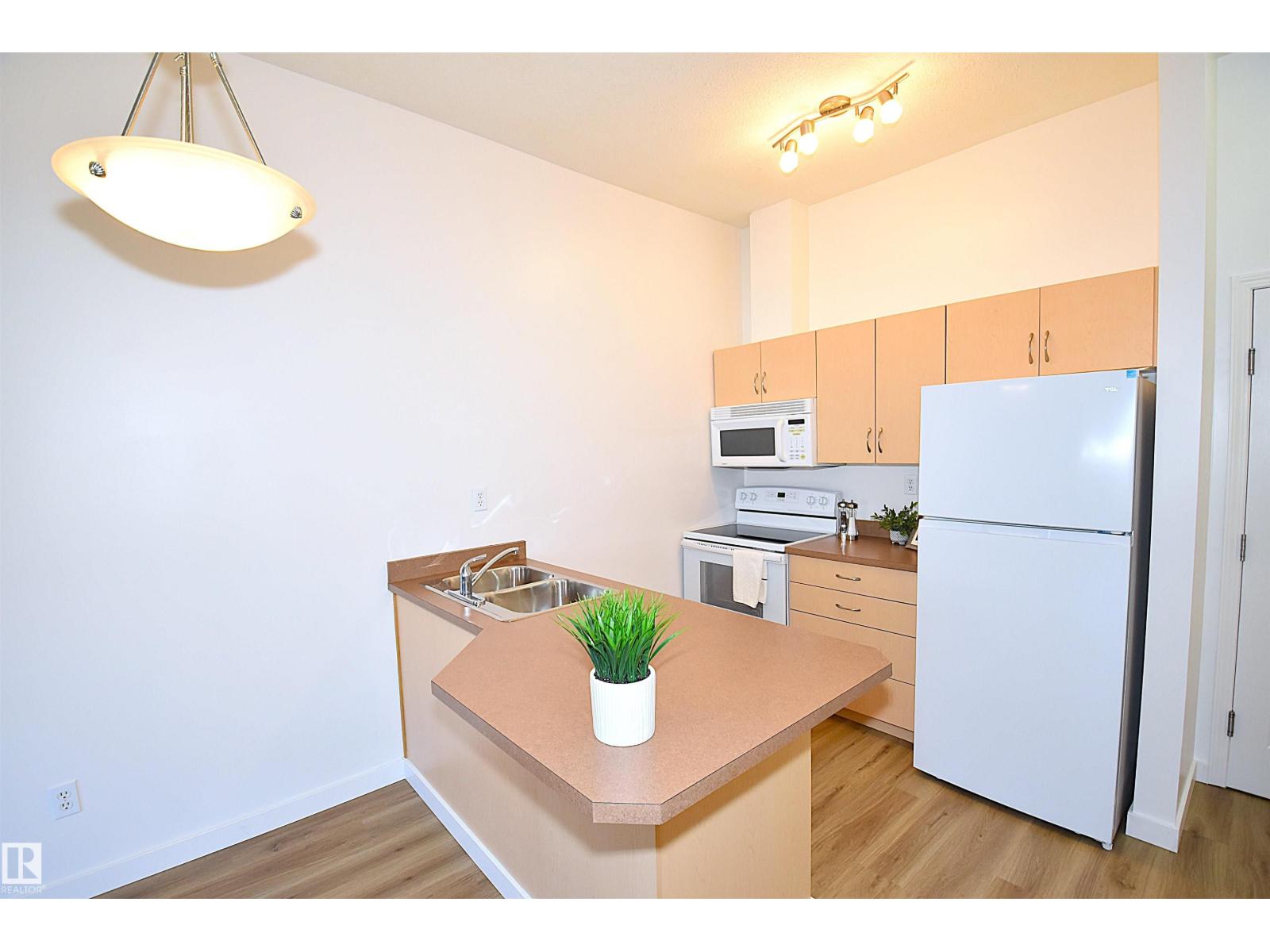#103 4310 33 ST - 12