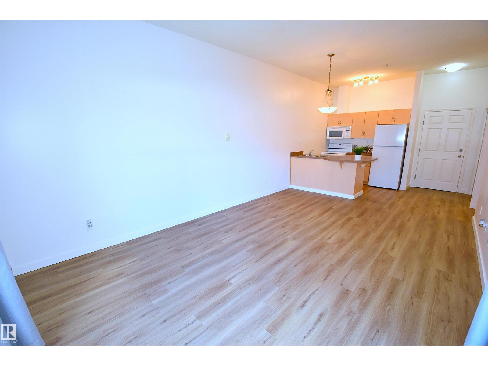#103 4310 33 ST - 17
