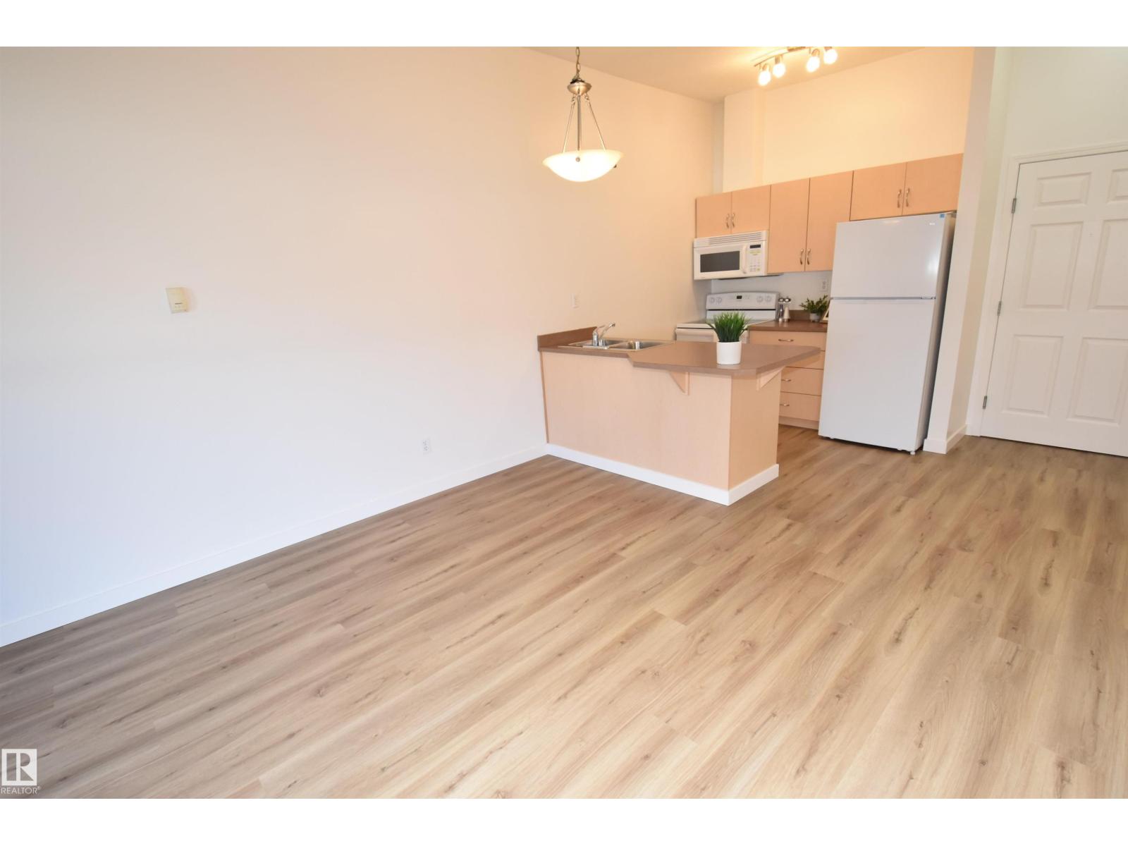 #103 4310 33 ST - 24