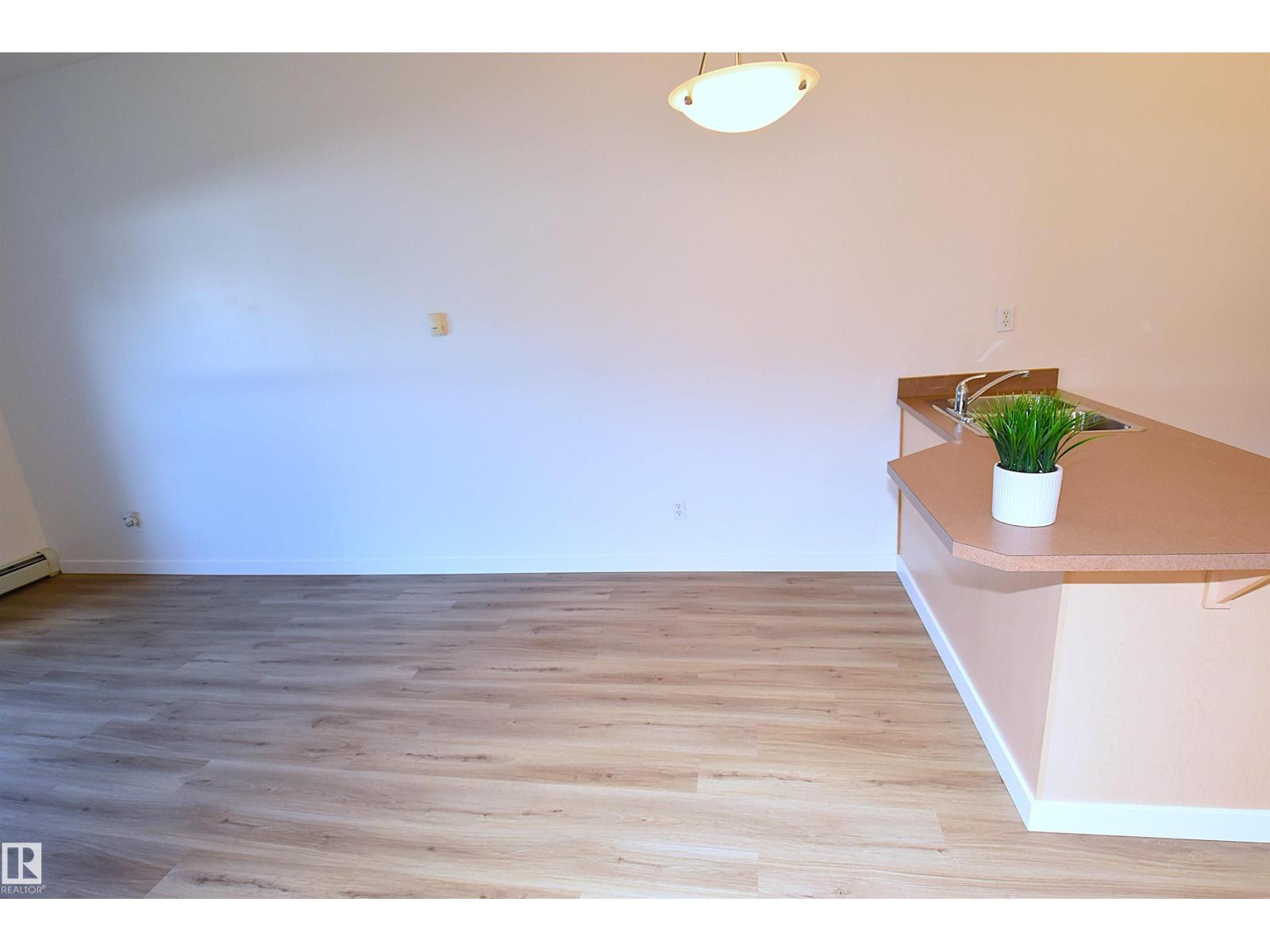 #103 4310 33 ST - 25