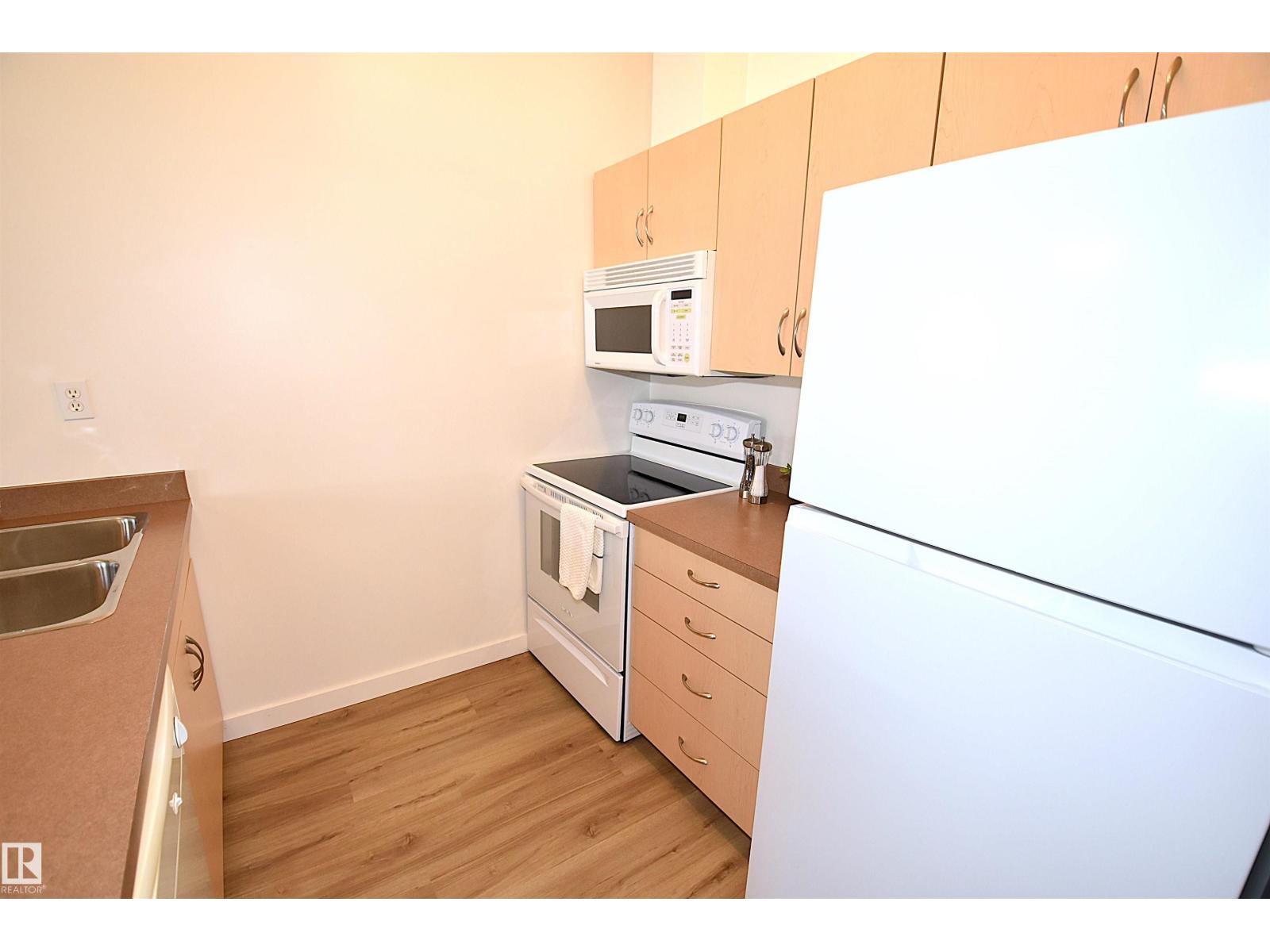 #103 4310 33 ST - 26