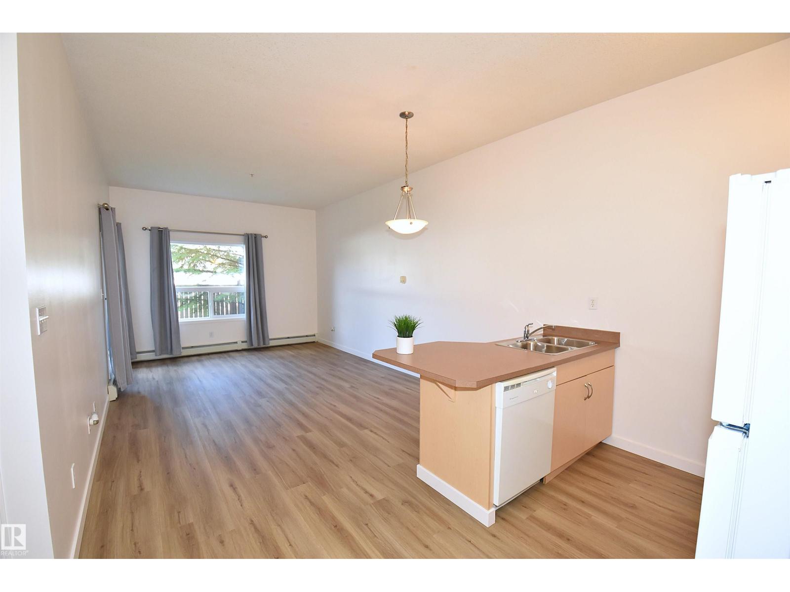 #103 4310 33 ST - 27