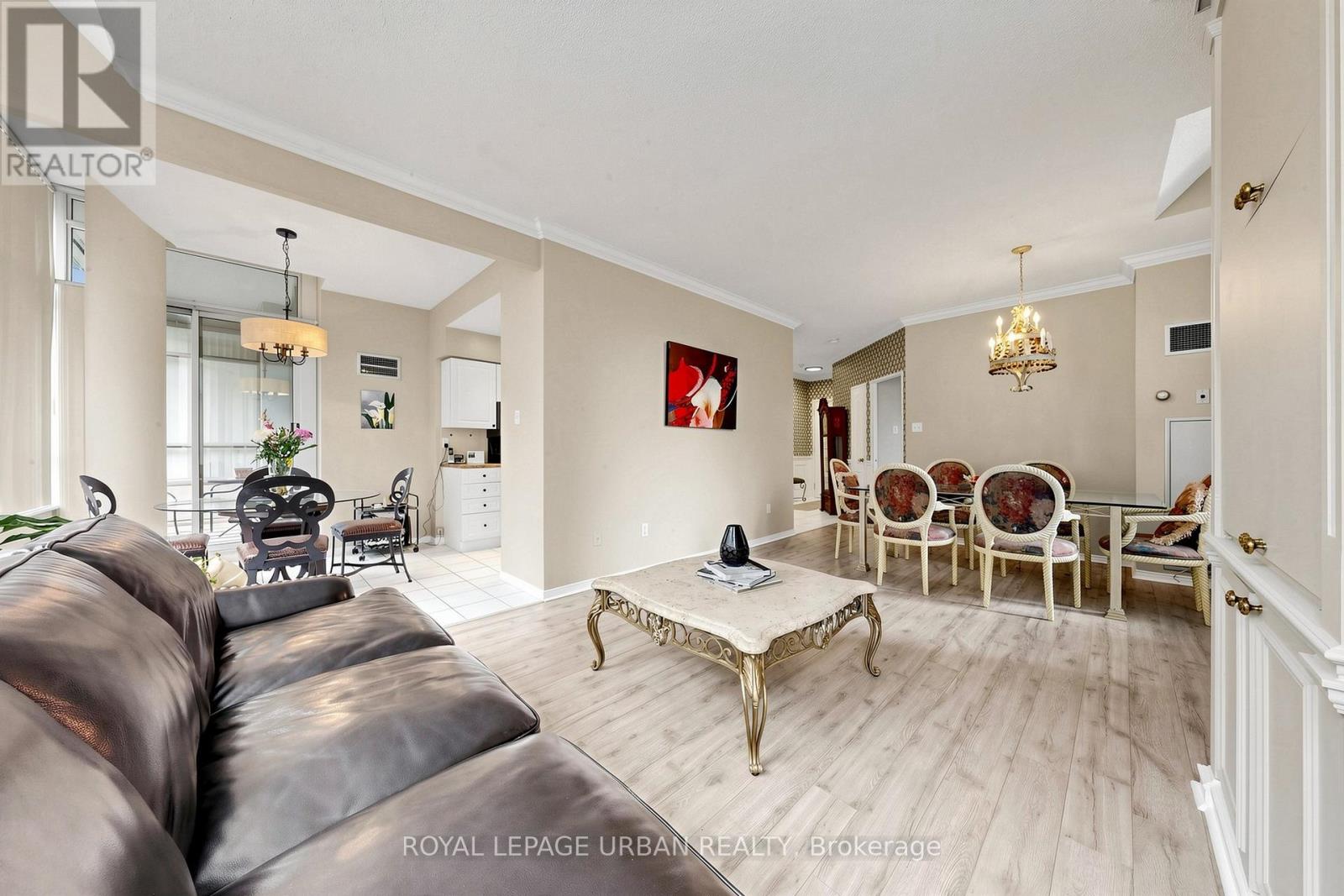 #110 11 TOWNSGATE DRIVE - 11