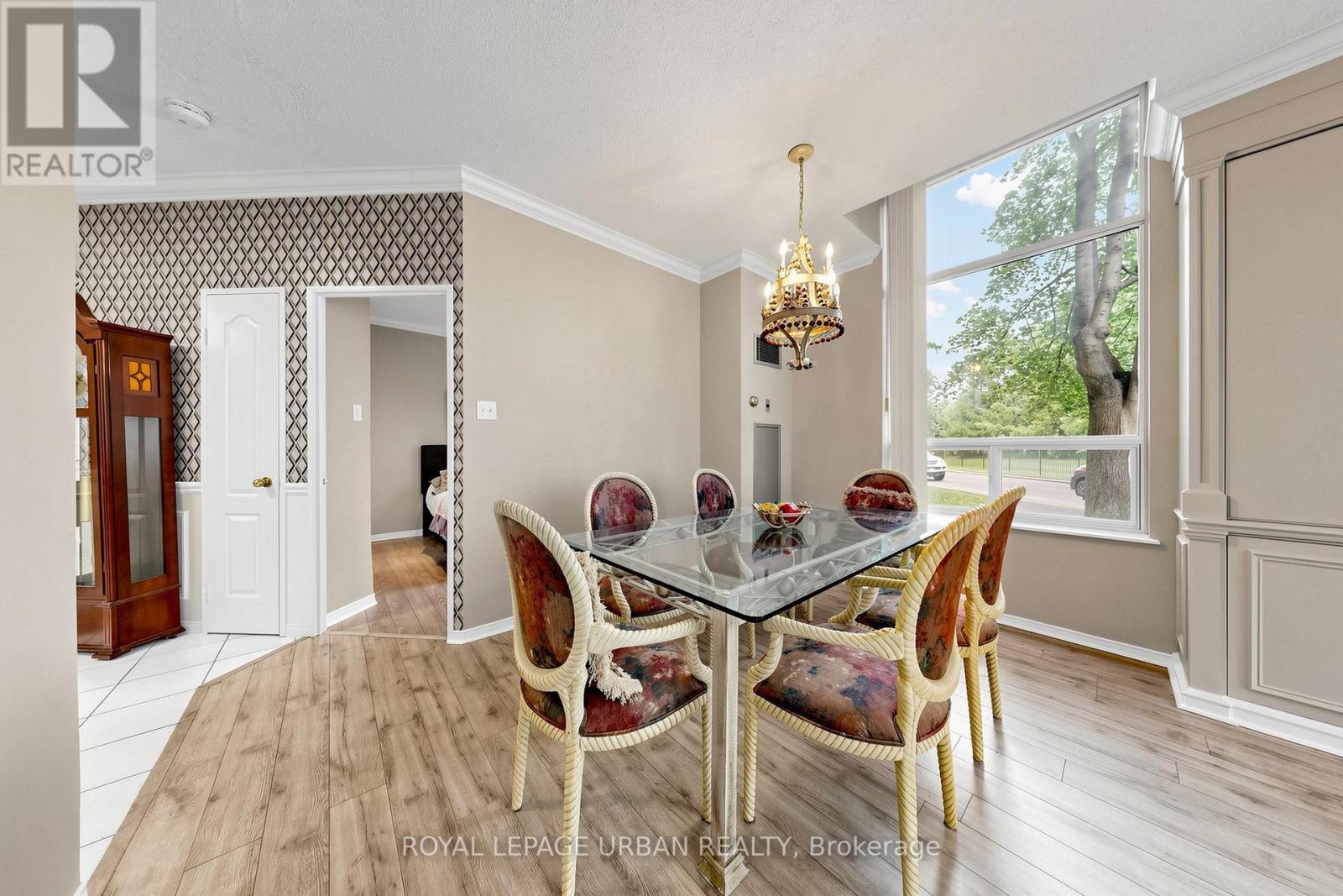 #110 11 TOWNSGATE DRIVE - 12