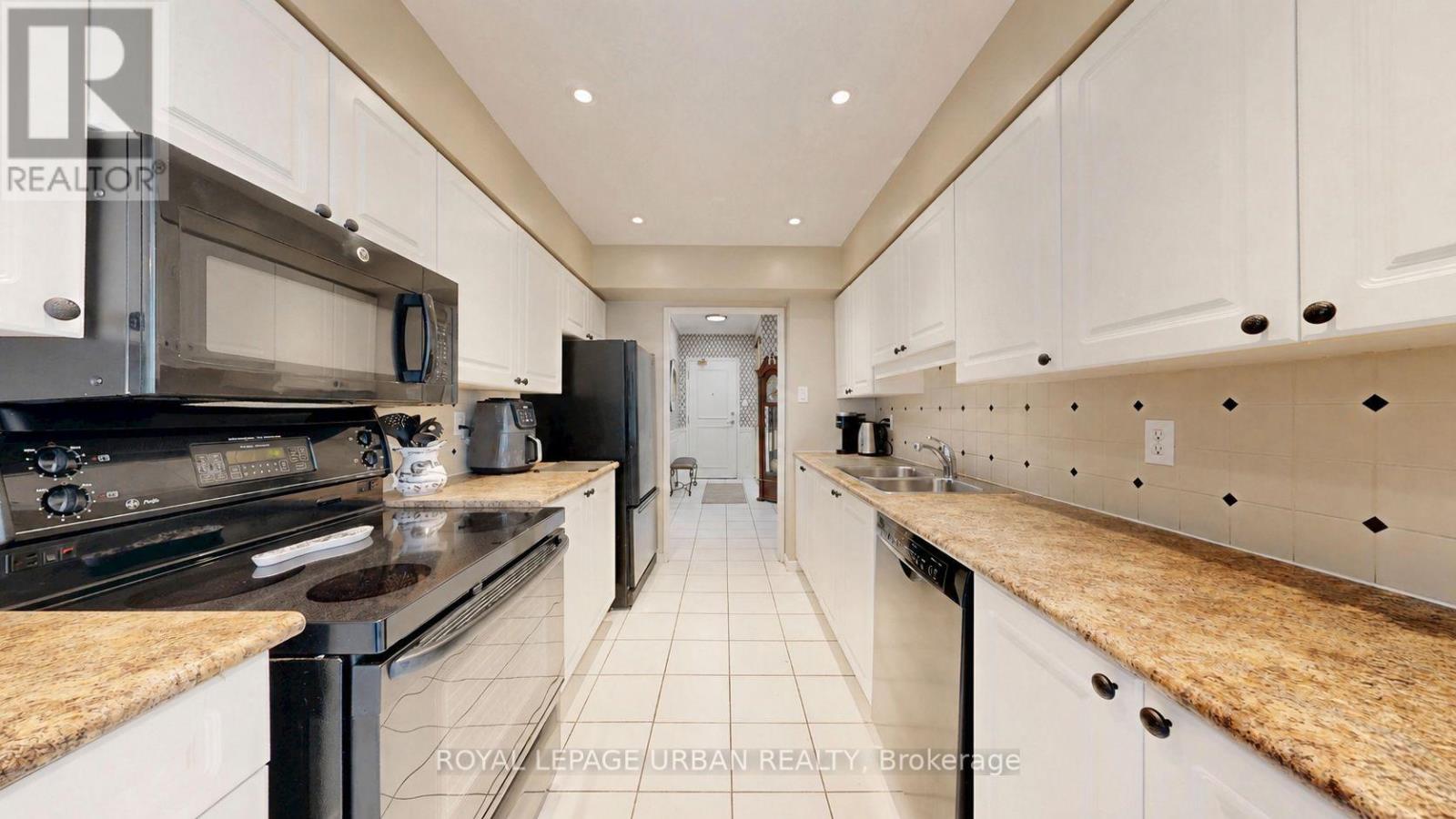 #110 11 TOWNSGATE DRIVE - 14