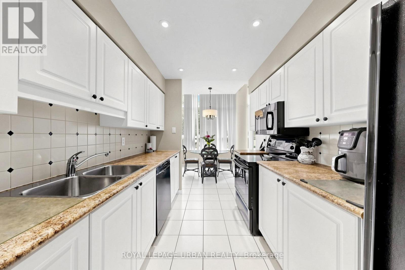 #110 11 TOWNSGATE DRIVE - 15
