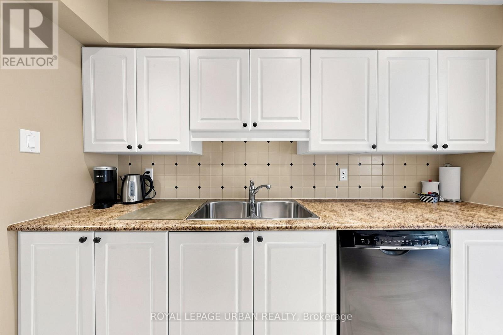 #110 11 TOWNSGATE DRIVE - 16