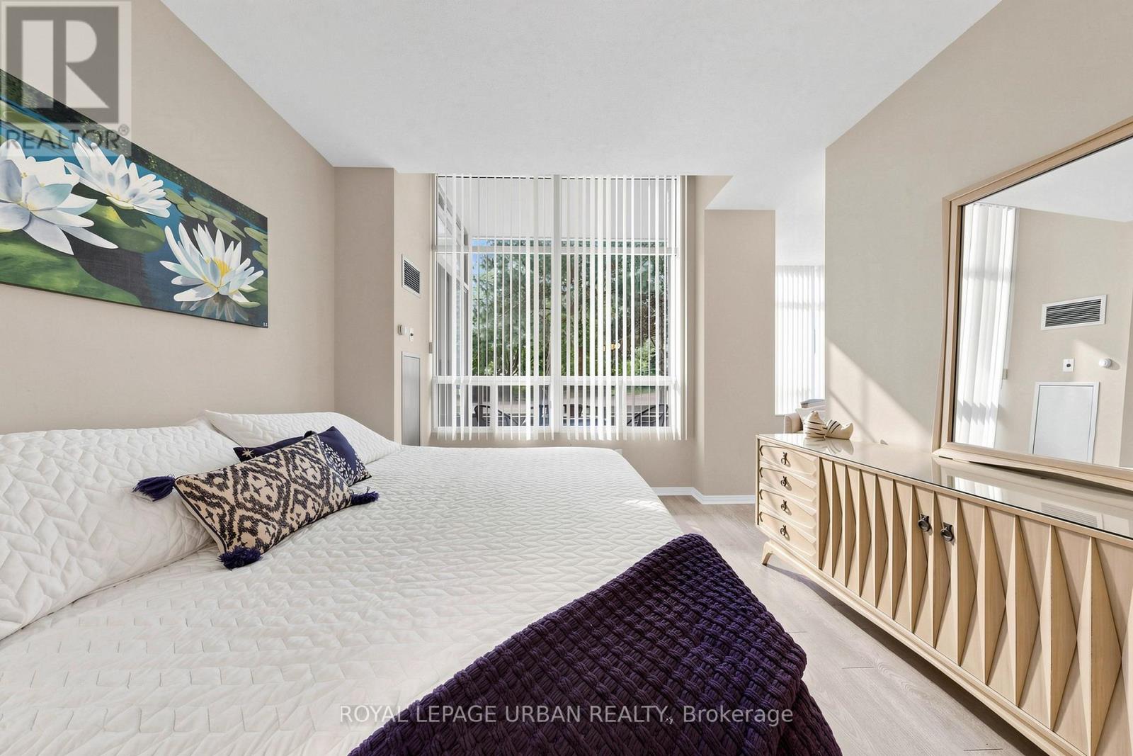 #110 11 TOWNSGATE DRIVE - 22
