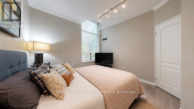 #110 11 TOWNSGATE DRIVE - 28