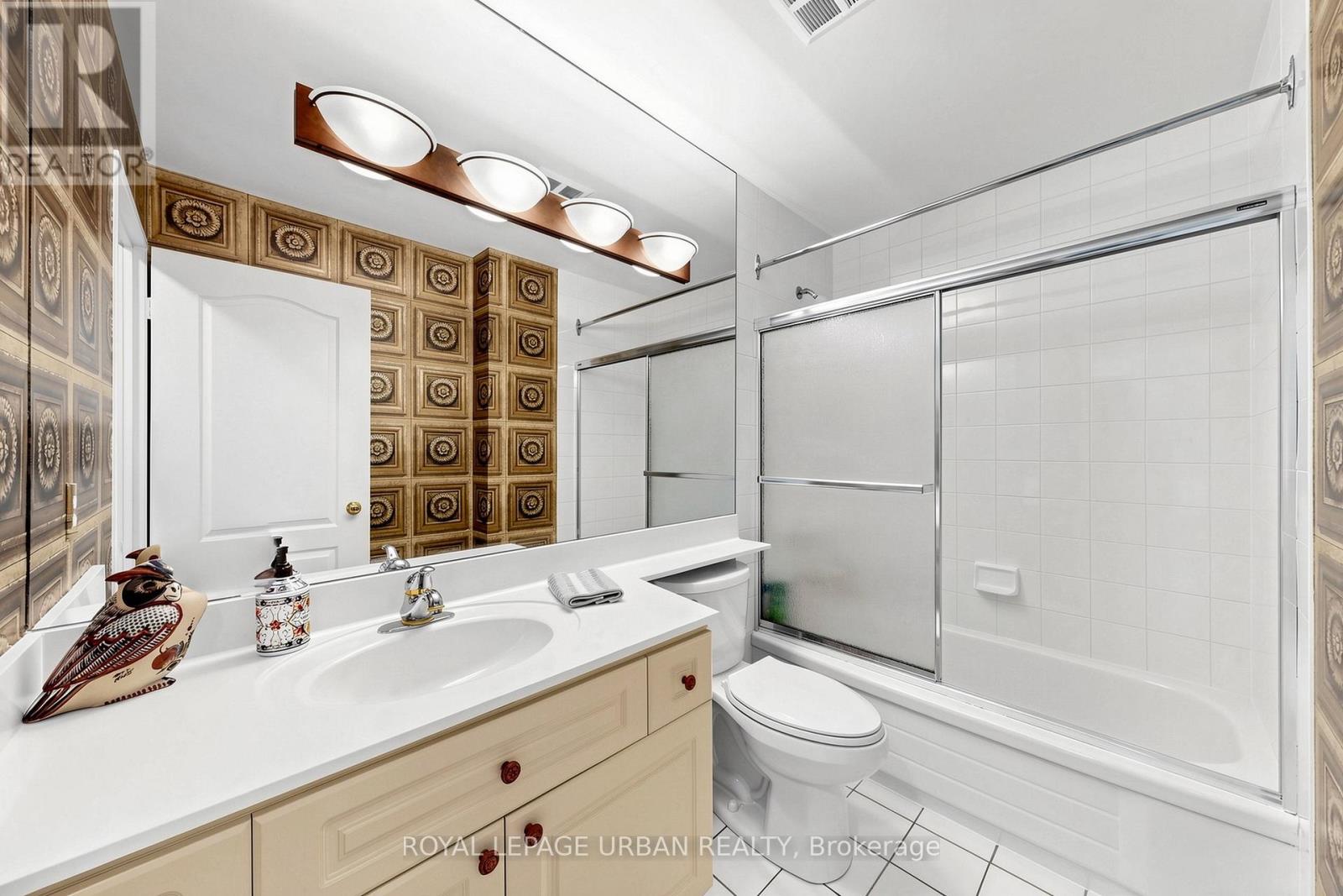 #110 11 TOWNSGATE DRIVE - 29