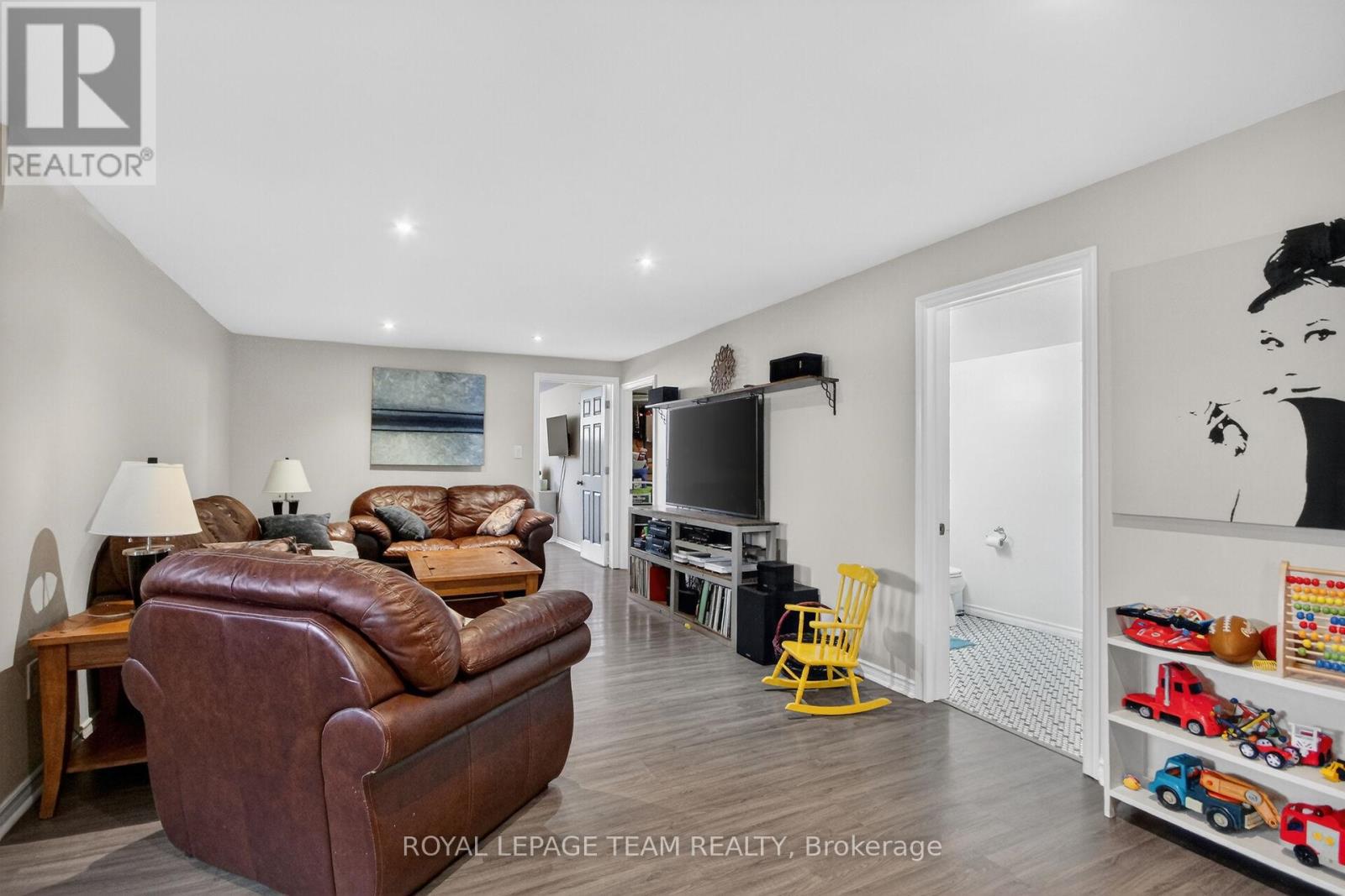 109 STONEWALK DRIVE - 32