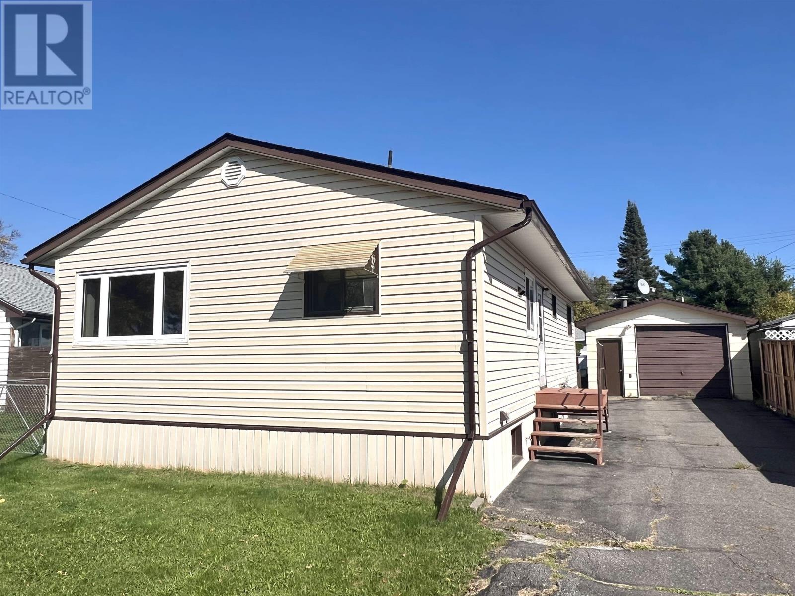 146 Pine CRES - 1