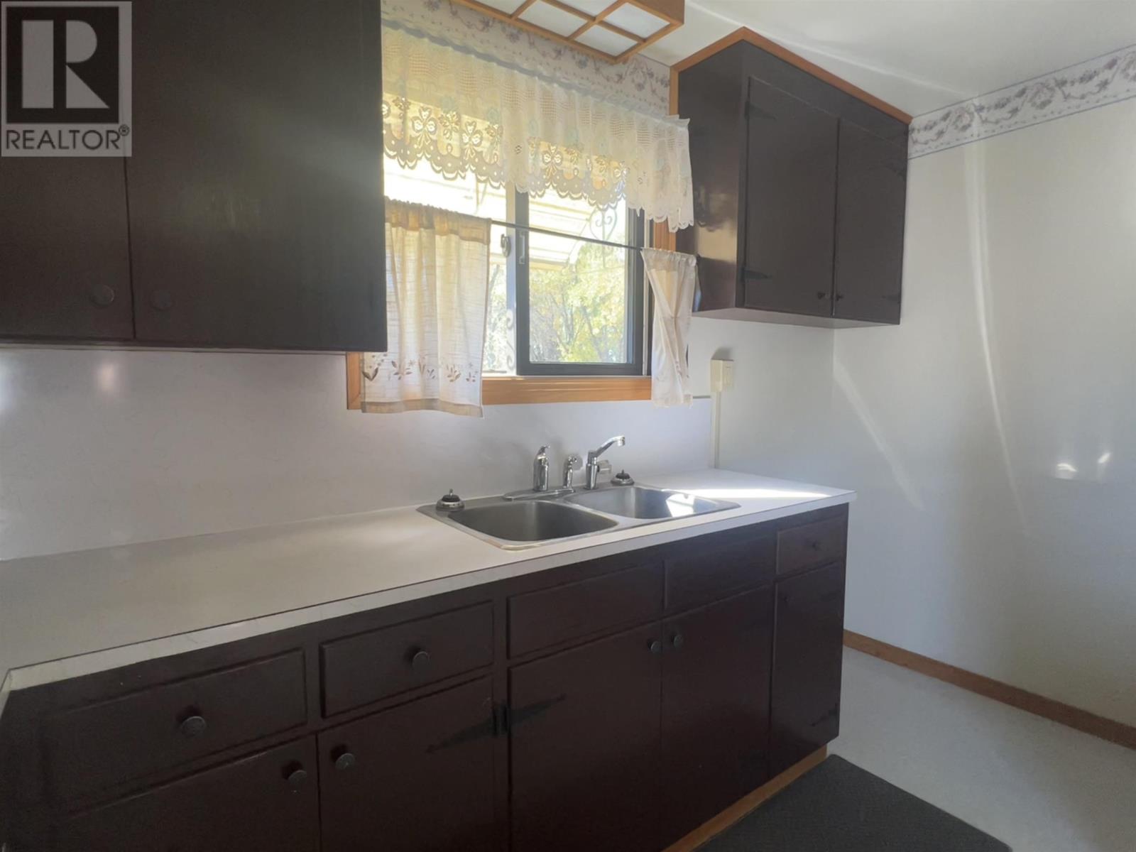 146 Pine CRES - 23
