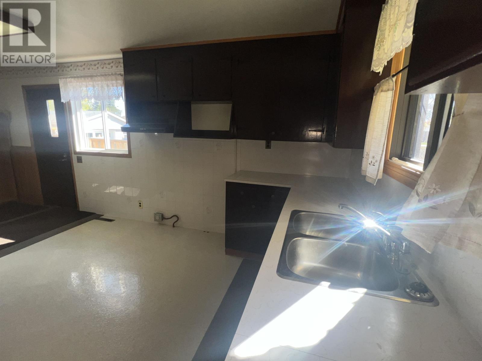 146 Pine CRES - 22