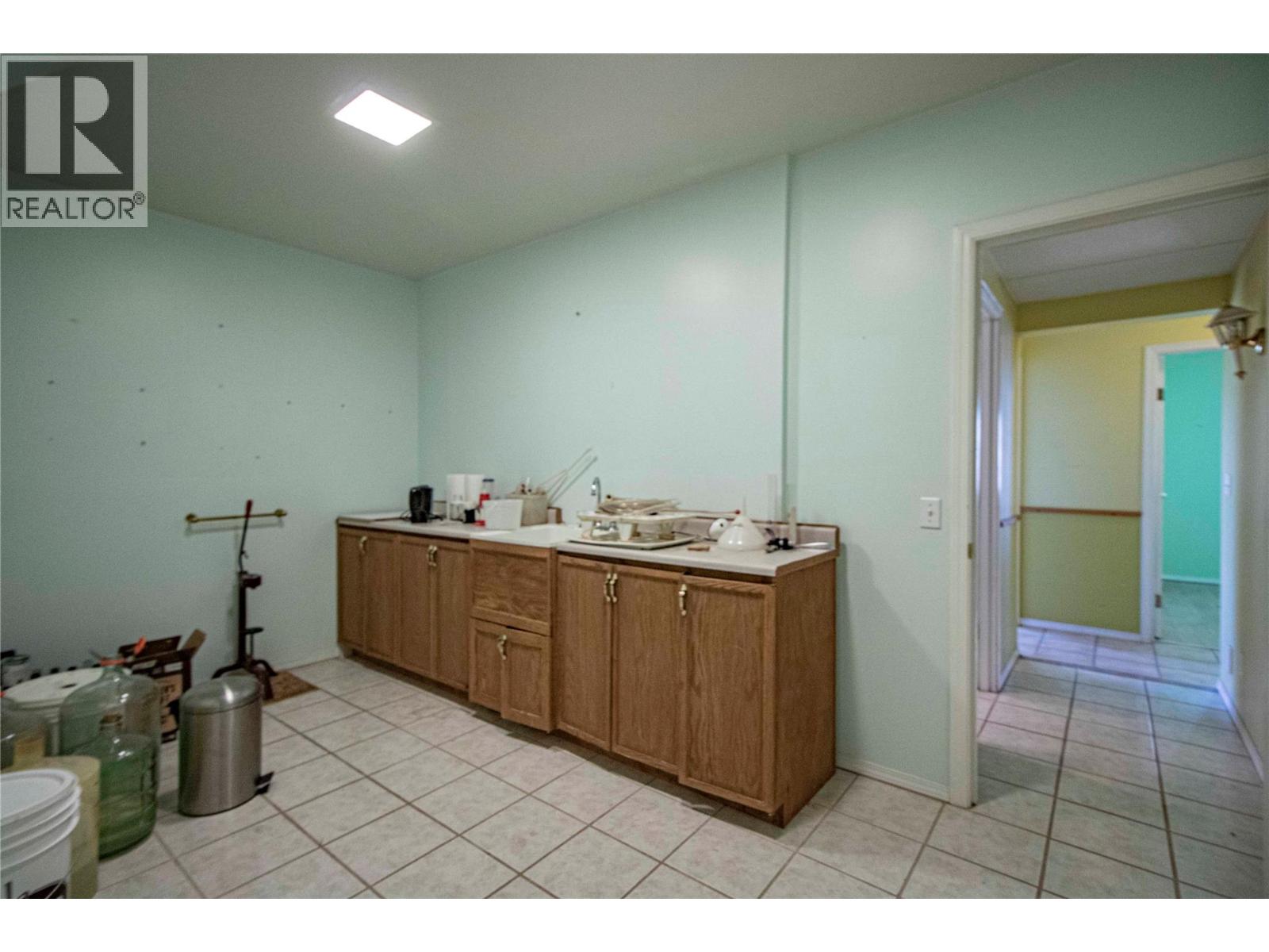 2263 Carmi Road - 34