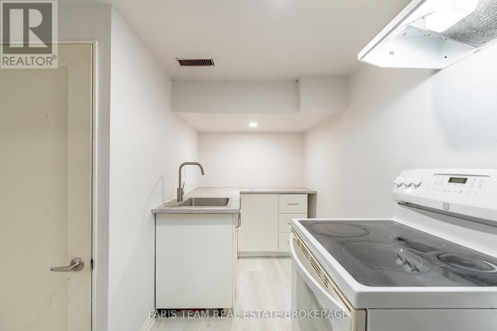 136 ORIOLE DRIVE - 24