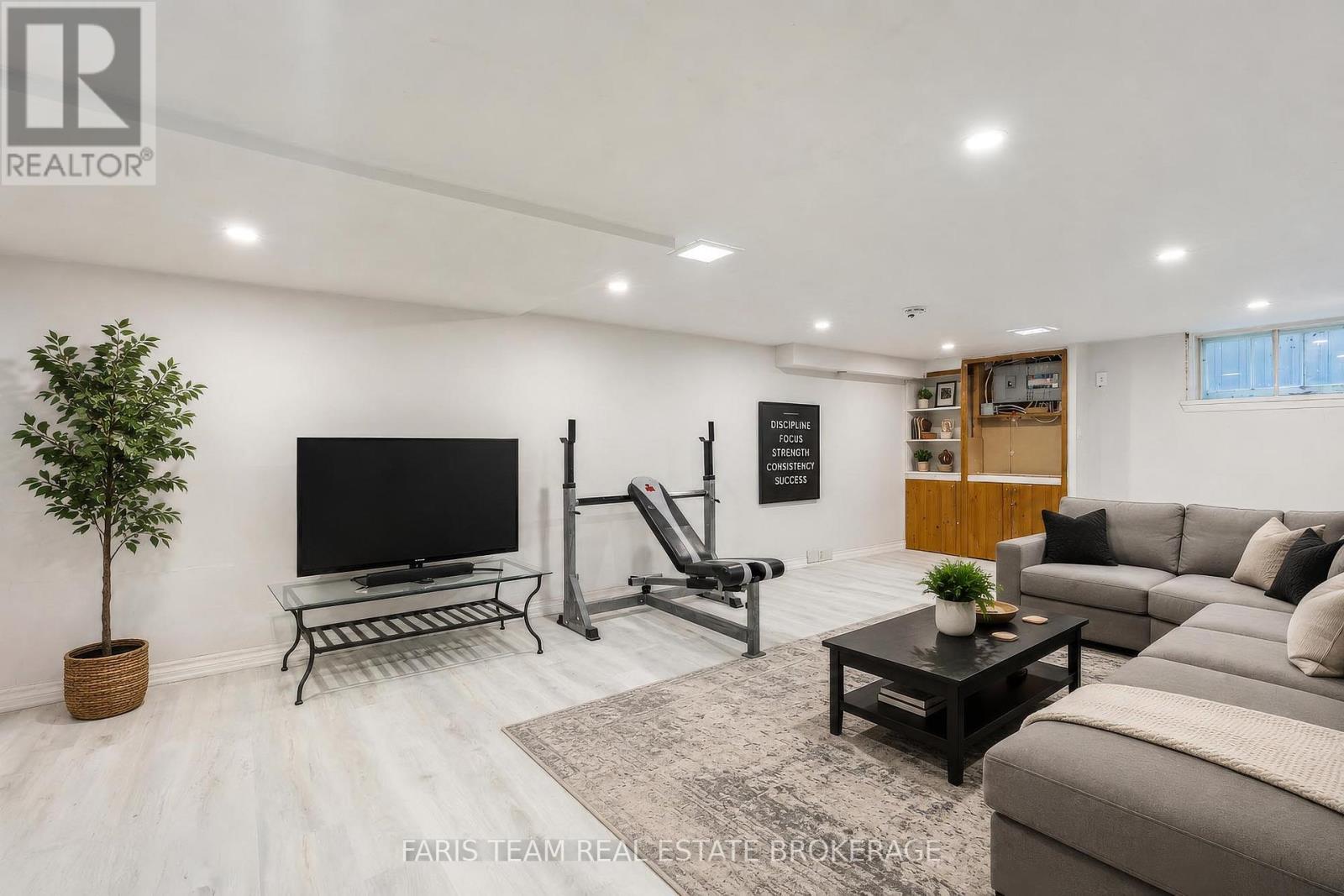 136 ORIOLE DRIVE - 25
